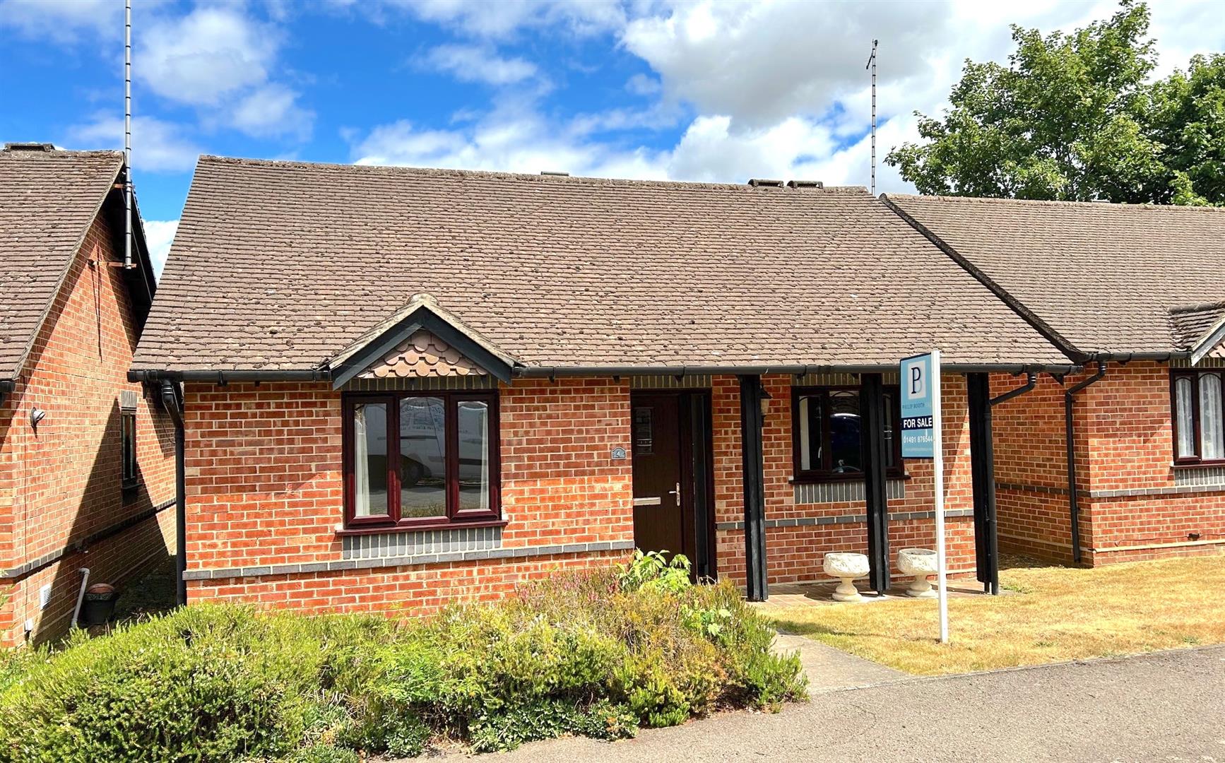 2 bed property in Sherwood Gardens, Henley-On-Thames